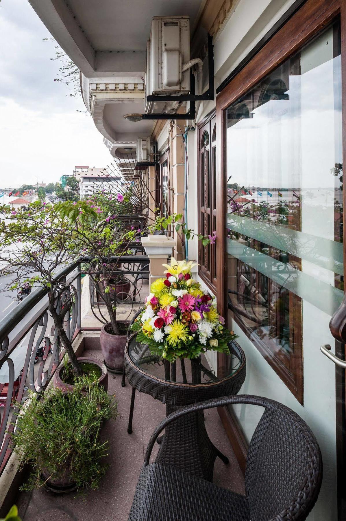 Red Hibiscus Hotel Phnom Penh Ngoại thất bức ảnh